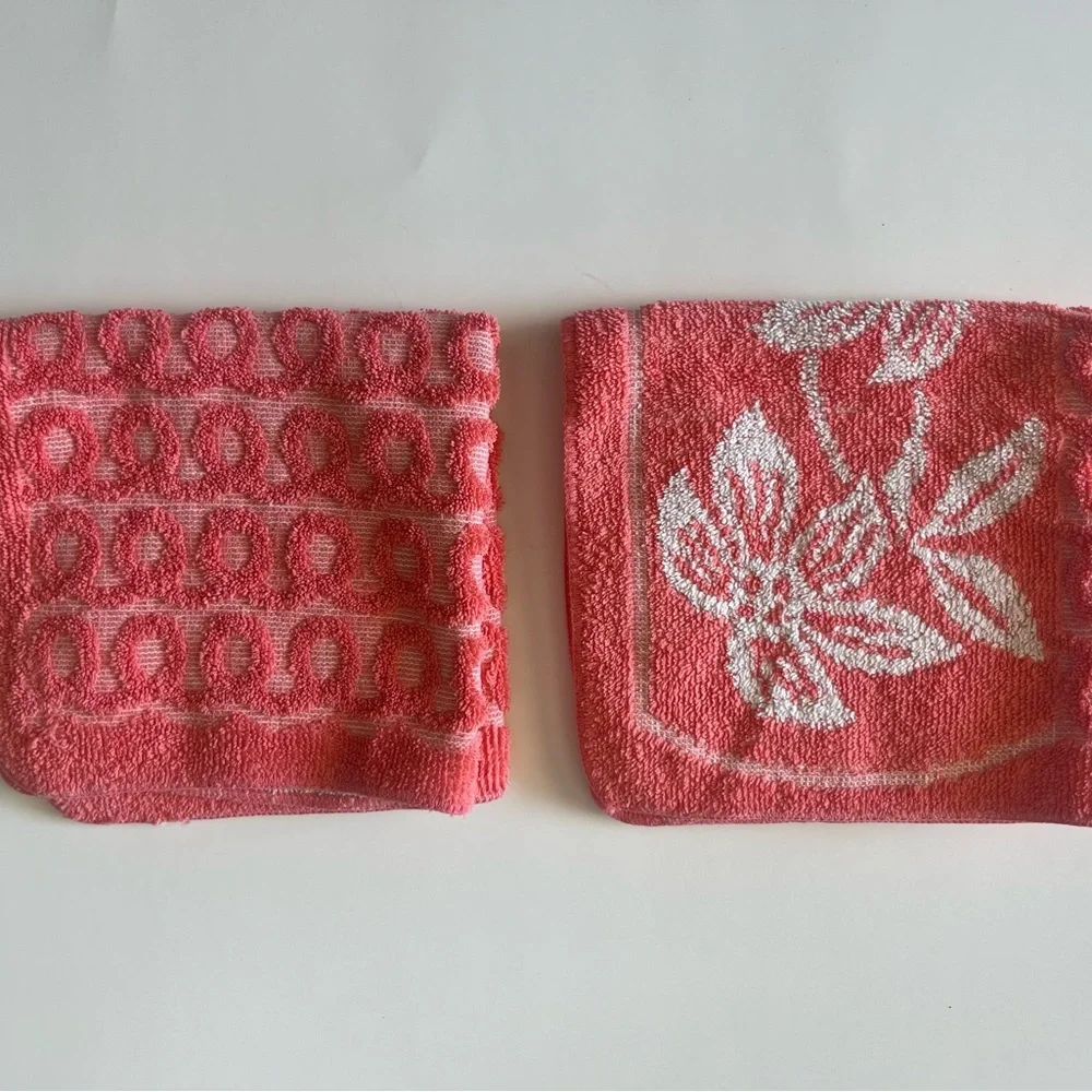 •Vintage 70s Cannon Pink Floral Textured Washcloths x2•